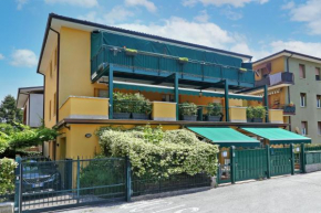 3V UGO WHIT POOL apartment Bardolino